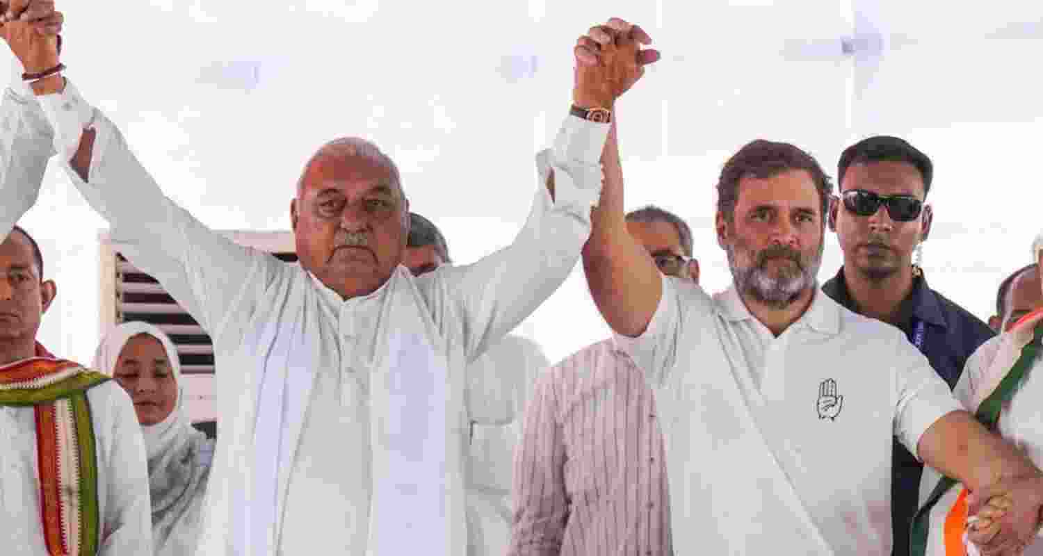 Congress leaders Bhupinder Singh Hooda, Rahul Gandhi and others. 