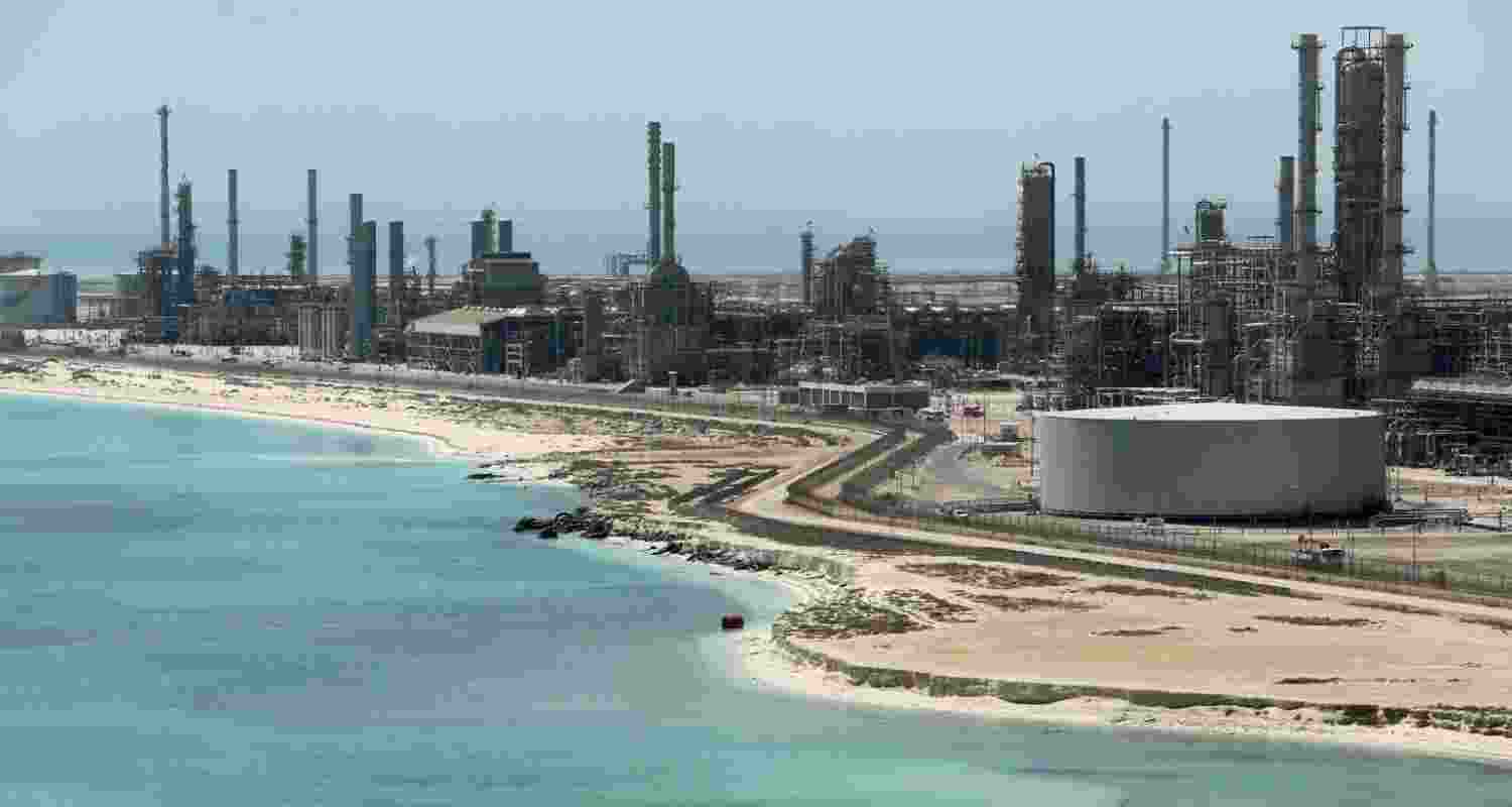 Brent crude stayed below $72 a barrel as easing US-Iran tensions, stronger Saudi exports and steady Hormuz flows eased supply concerns.