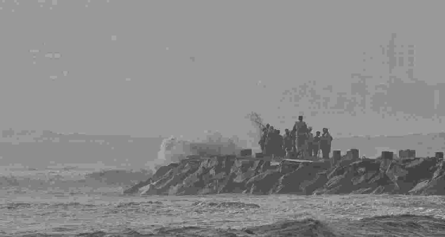 The storm is expected to recurve eastwards from October 6 and weaken gradually.