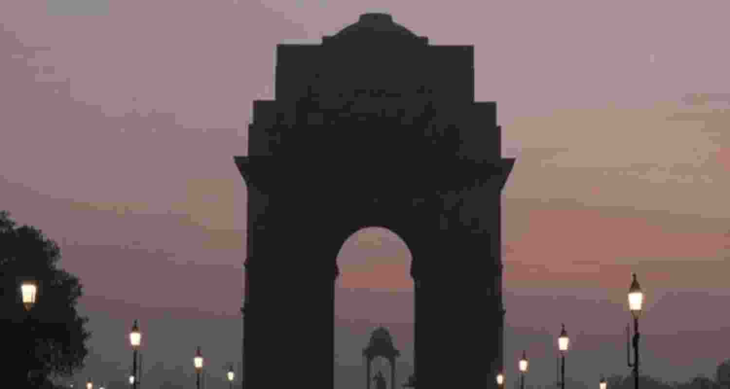 Delhi AQI improves to 183 in moderate range; several areas remain poor.