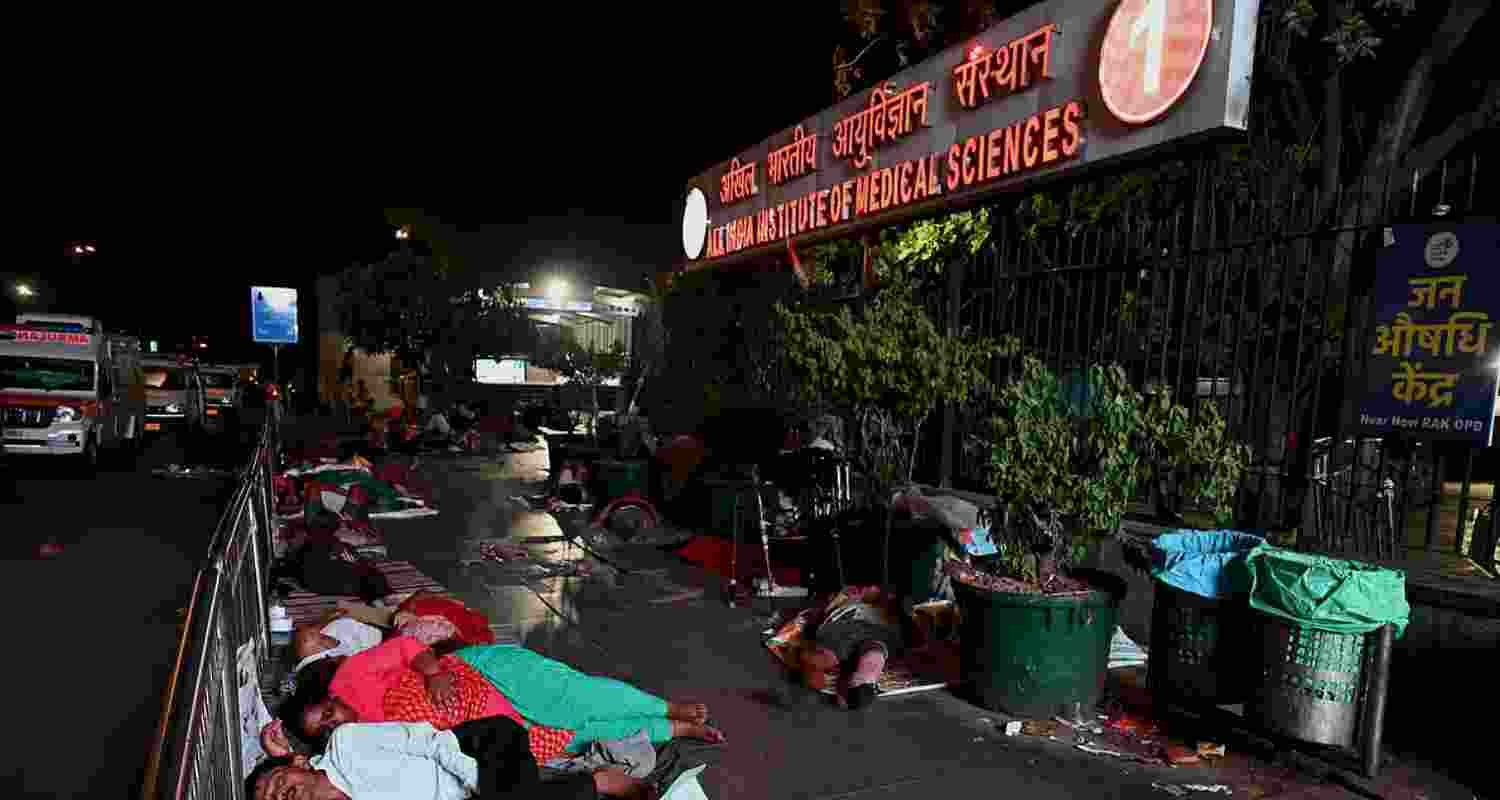 Many outstation patients and their families, who come for treatment at Safdarjung and AIIMS seen stranded outside AIIMS metro station.