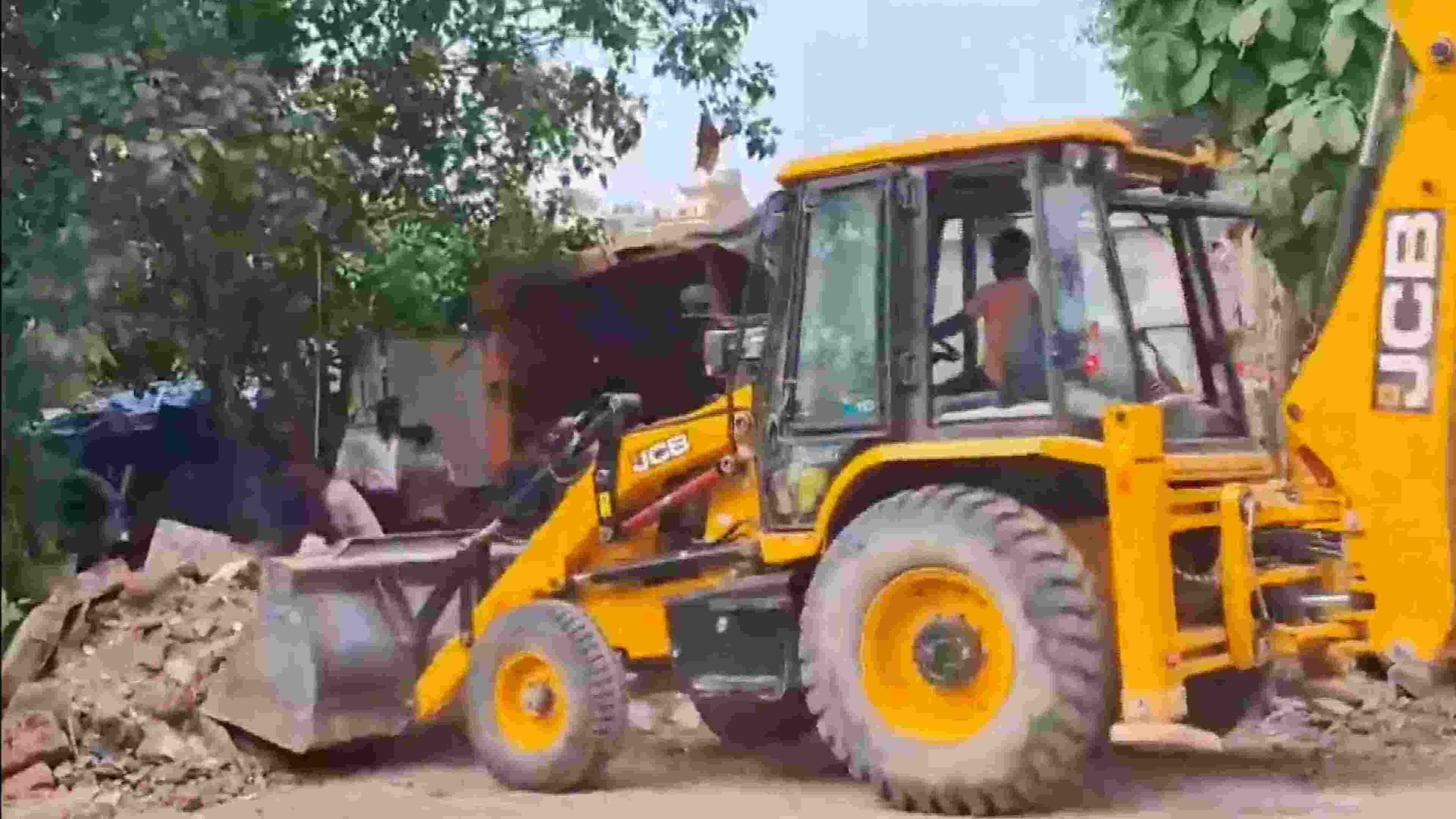 J&K CM slams officials for conducting demolitions without consent