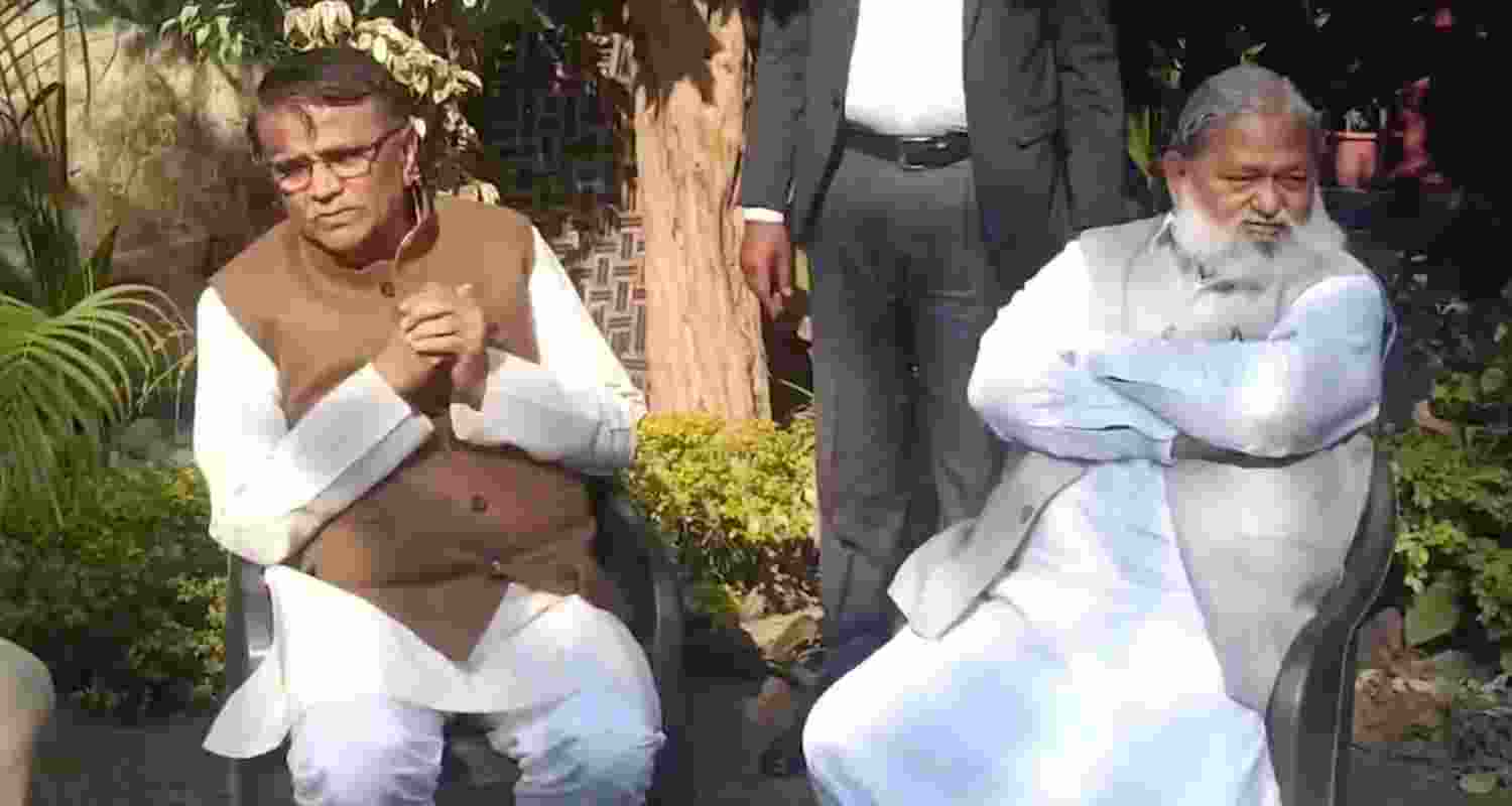 Anil Vij meets Haryana BJP leader O P Dhankar inquiring about Ashutosh's condition. 