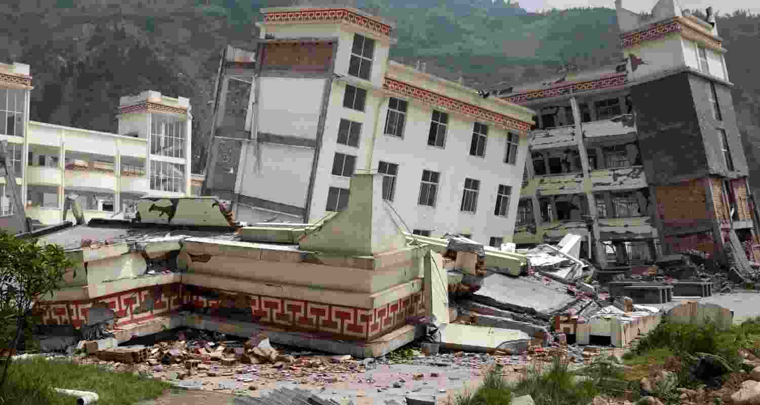 6.5-magnitude earthquake hits Mexico, 2 dead