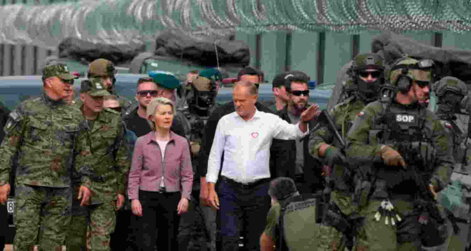 Ursula von der Leyen with Poland’s Prime Minister Donald Tusk and troops near the Poland-Belarus border.