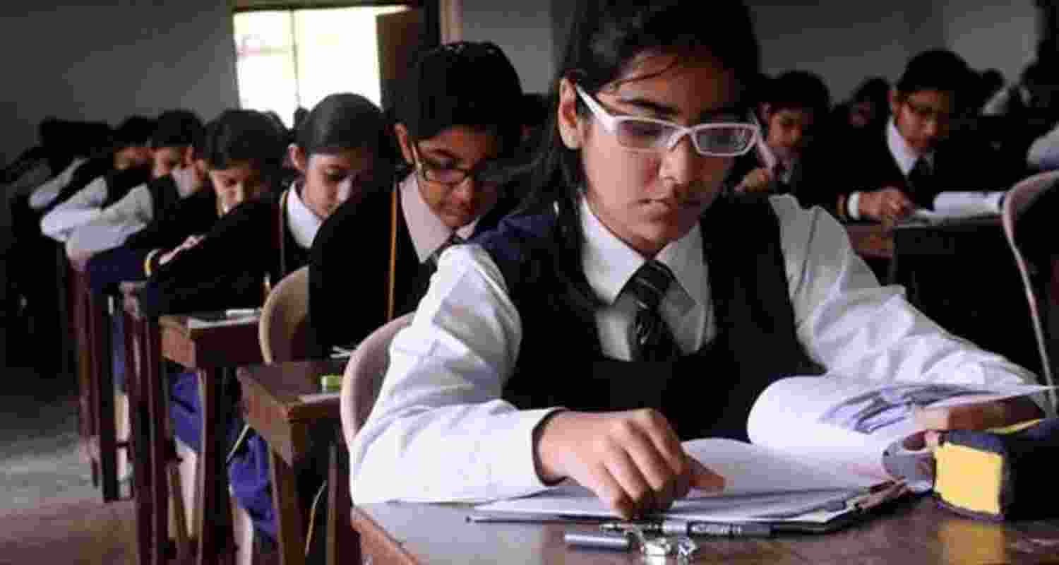 MP 12th toppers to get laptops; CM announces date