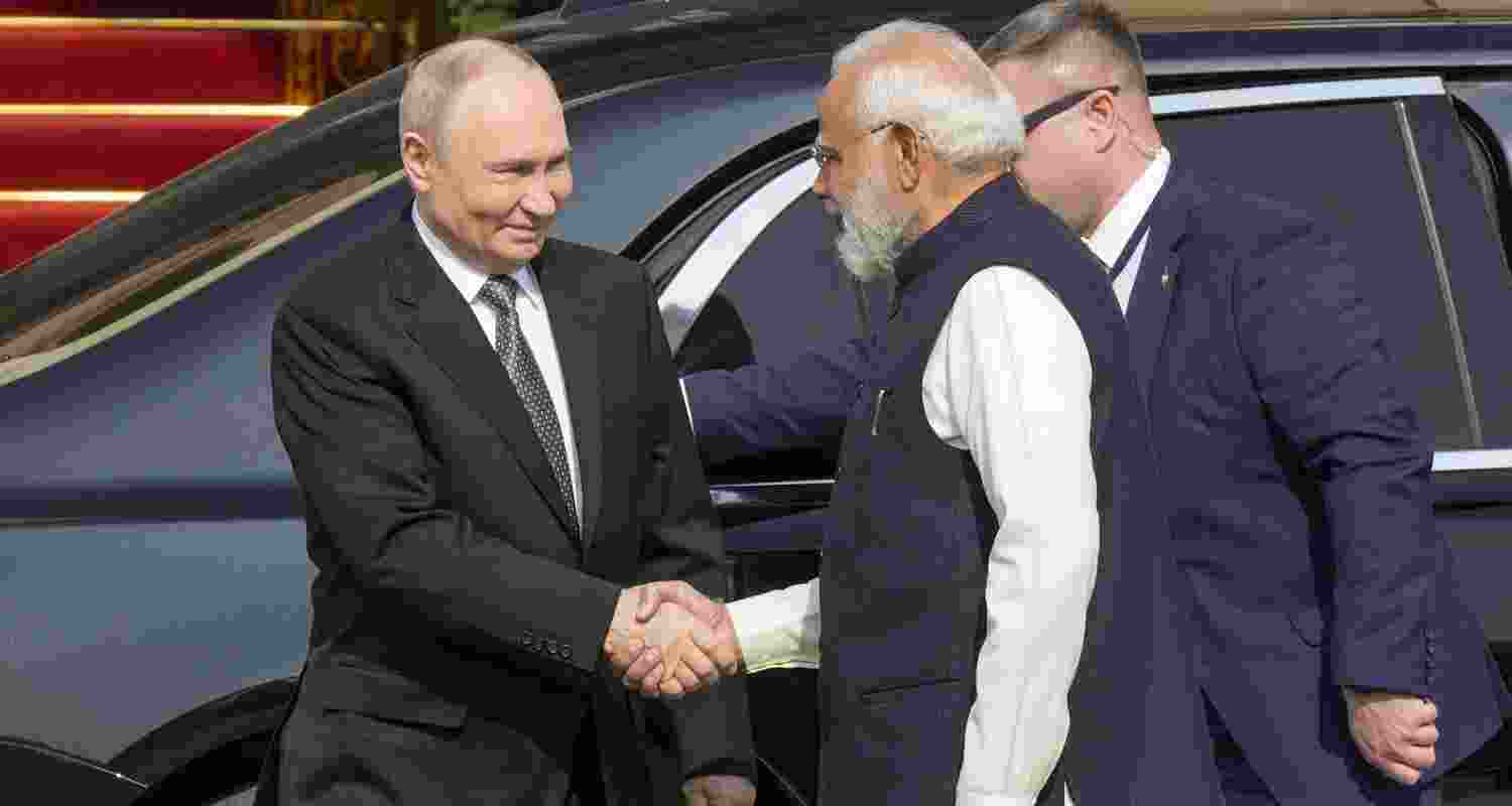 Putin also visited Raj Ghat and paid homage to Mahatma Gandhi at the memorial