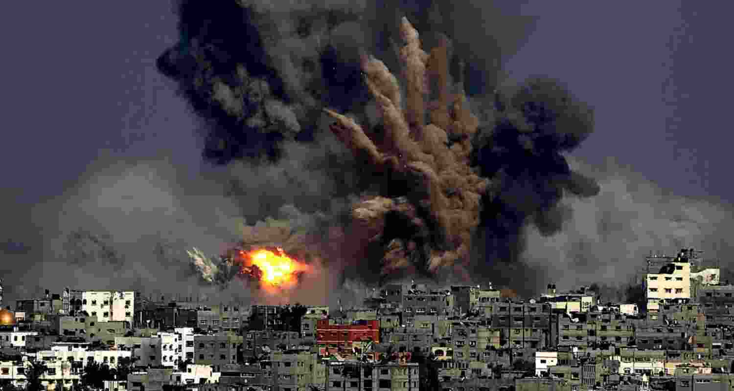 The Israeli army has warned Palestinians from returning to Gaza City, terming it a “dangerous combat zone”.