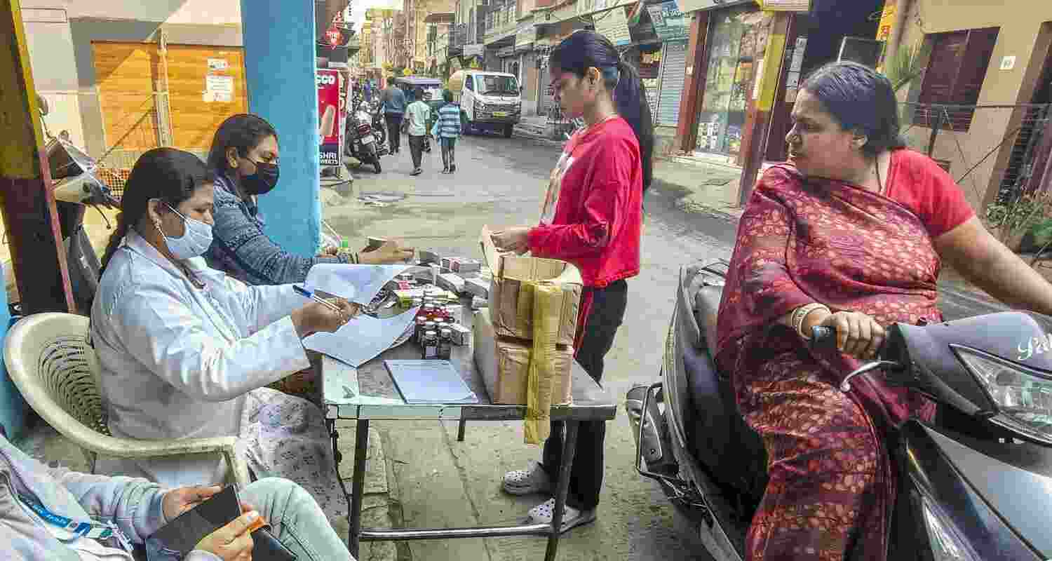 Indore’s Chief Medical and Health Officer (CMHO), Dr. Madhav Prasad Hasani, told reporters on Thursday that a laboratory report prepared by a city-based medical college confirmed that drinking water was contaminated due to a leakage in a pipeline in the Bhagirathpura area, from where the outbreak has been reported