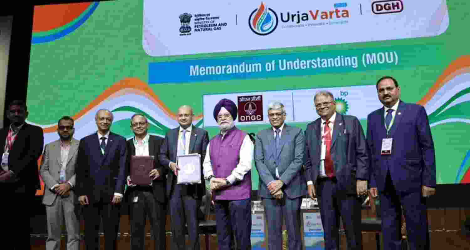 Minister of Petroleum and Natural Gas, Hardeep Singh Puri (fourth from right) with officials of ONGC and bp India