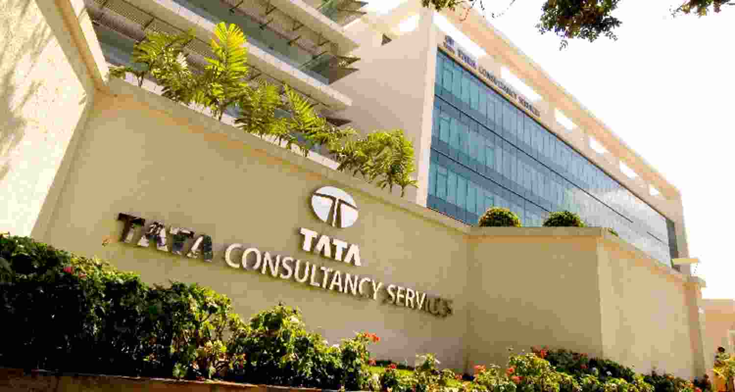 With US President Donald Trump signing an executive order to increase the annual fee on H-1B visas to a staggering USD 100,000 in order to check the “systemic abuse” of the worker visa programme, Indian IT and professional workers are bracing for massive visa cancellations With US President Donald Trump signing an executive order to increase the annual fee on H-1B visas to a staggering USD 100,000 in order to check the “systemic abuse” of the worker visa programme, Indian IT and professional workers are bracing for massive visa cancellations