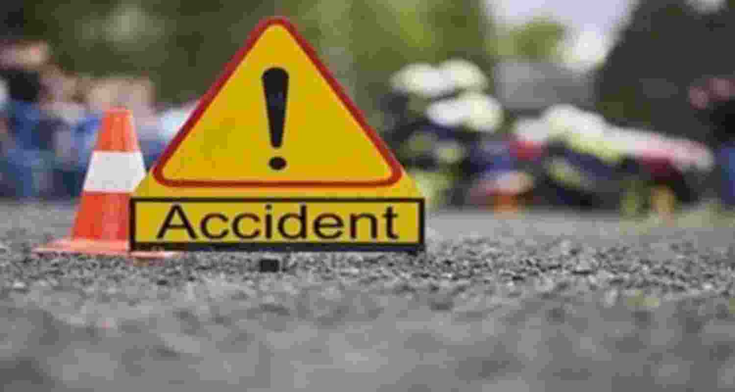 The deceased have been identified as Sheikh Siraj (35), his son Sheikh Hiraj (7), and daughter Sanjana Khatun (4). Siraj’s wife, Samina Begum, sustained serious injuries and is currently undergoing treatment in a Kolkata hospital