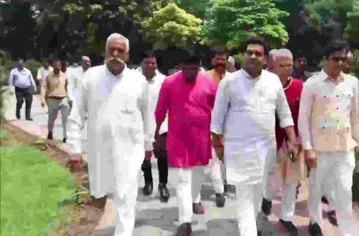 Built in 2002, the Samrat Prithviraj Chauhan Memorial features a statue of Indian king Prithviraj Chauhan, but bears a dilapidated look