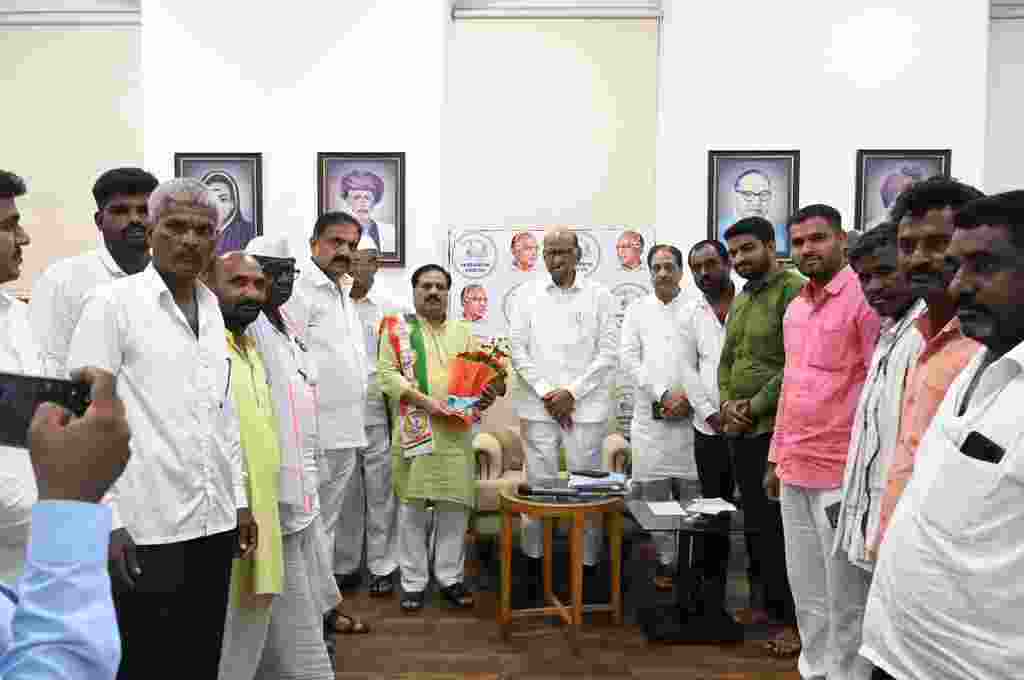 Sharad Pawar calls for a meeting to decide candidates for upcoming Lok Sabha polls. Image X.