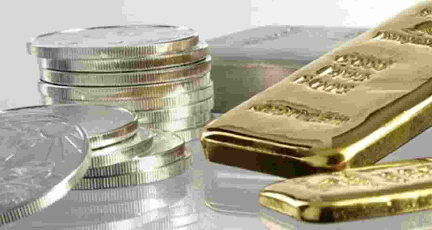 Gold jumps ₹850, silver slips ₹100 Gold jumps ₹850, silver slips ₹100