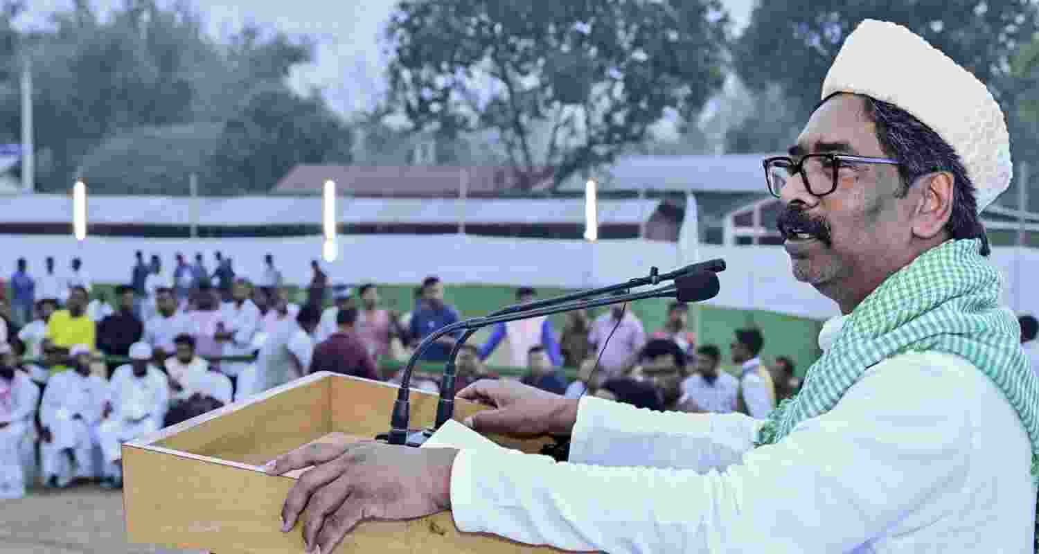 Jharkhand Mukti Morcha eyes expansion in Assam as Hemant Soren visits to assess prospects ahead of Assembly elections.