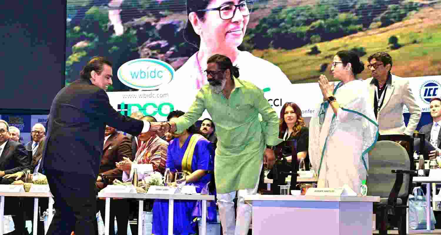 Jharkhand Chief Minister shakes hands with industrialist Mukesh Ambani in the presence of West Bengal Chief Minister Mamata Banerjee during the inaugural function of Bengal Global Business Summit 2025 in Kolkata on Wednesday. 