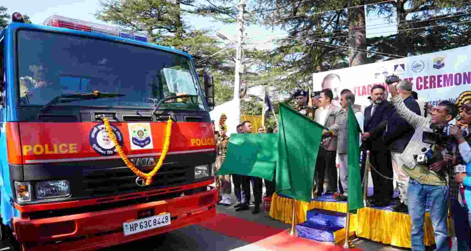 HP Chief Minister flags off 66 patrol vehicles for ten districts