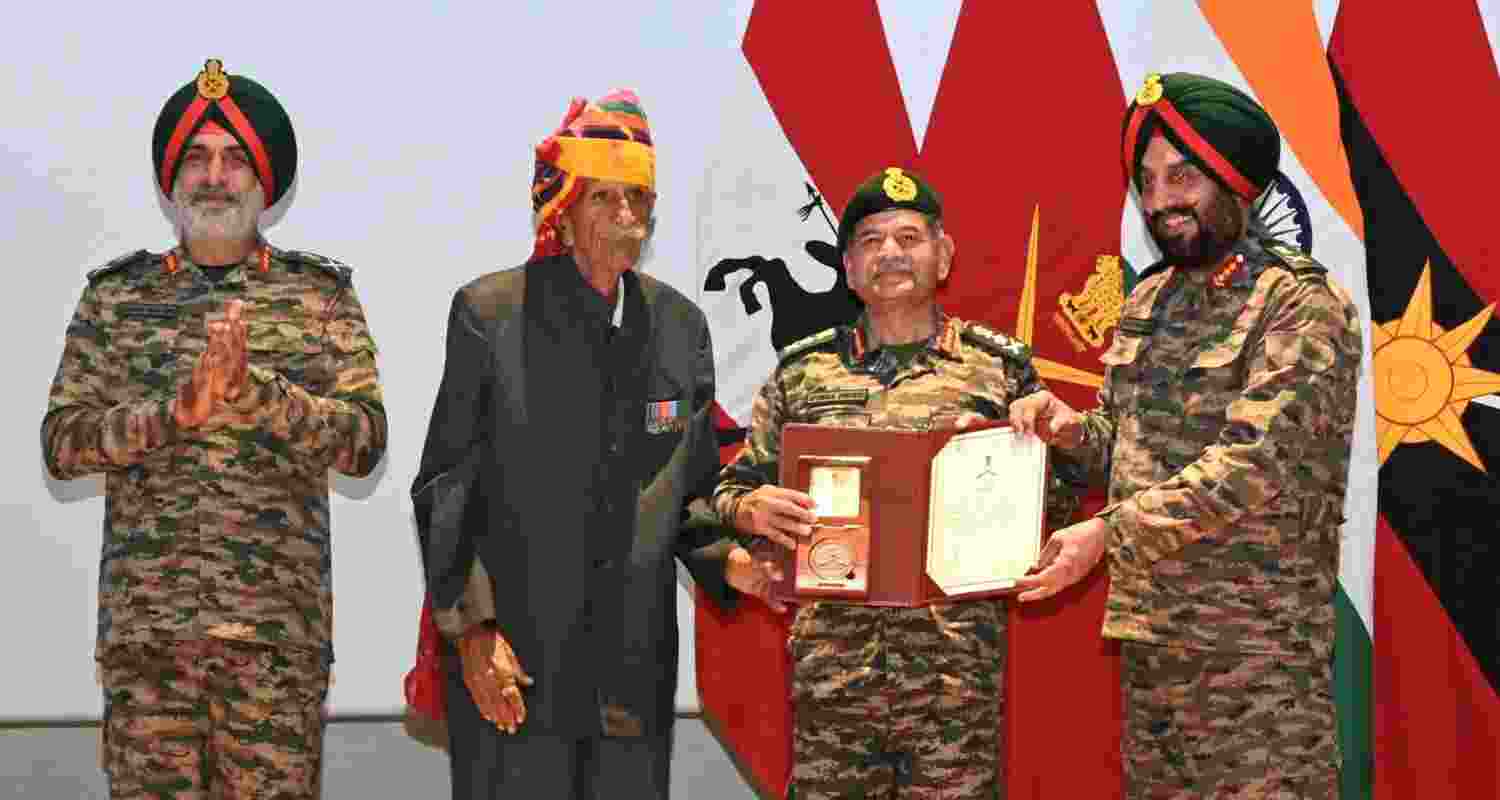 COAS honouring an Army veteran. 