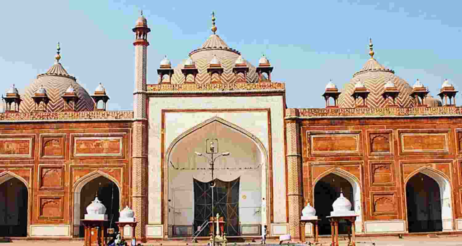 Man arrested for placing animal flesh at Agra’s Jama Masjid. 