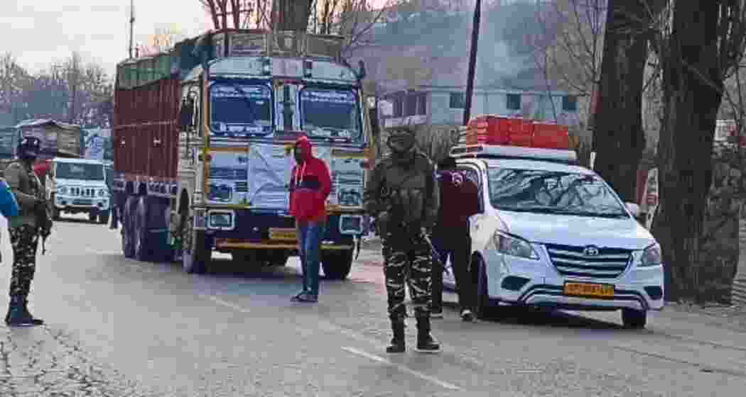 Security forces checking vehicles after they defused an IED in Baramulla’s Palhallan area, preventing a major tragedy.