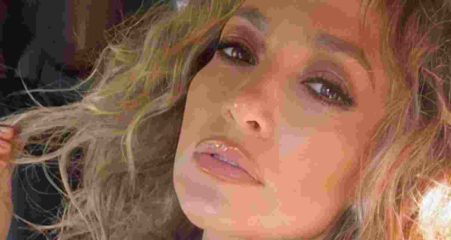 Why Jennifer Lopez can’t stop thinking about her neck