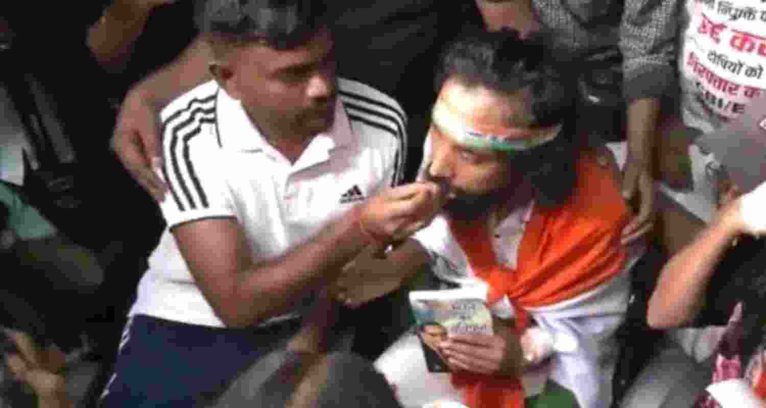 J'khand students end hunger strike, seek CBI probe