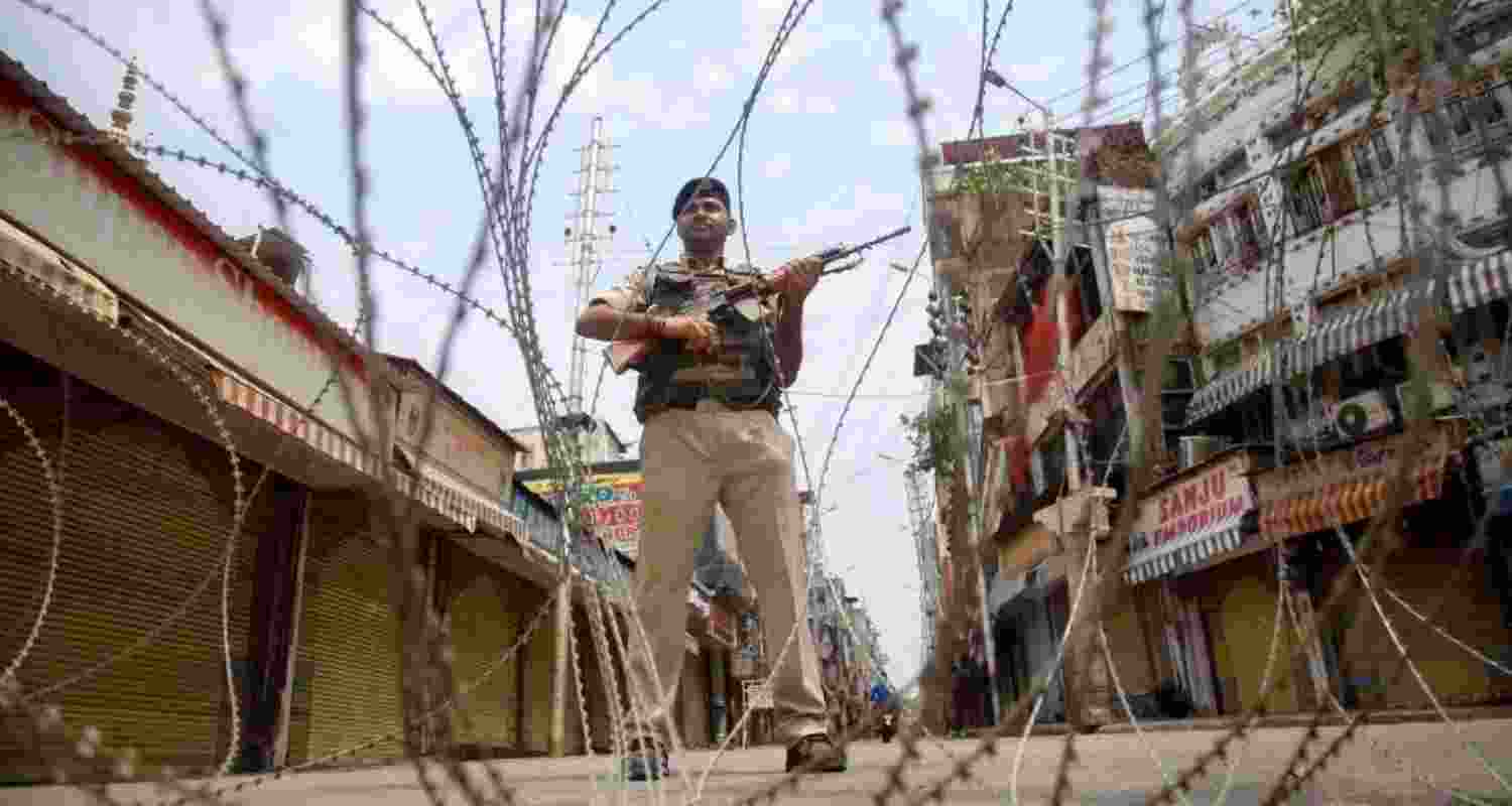 JK Police raids multiple locations, targets banned outfits