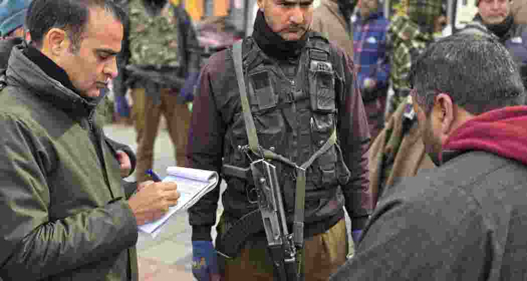Police officers in Srinagar enforce the anti-smoking law under COPTA 2003, fining locals and tourists in public areas to promote public health awareness