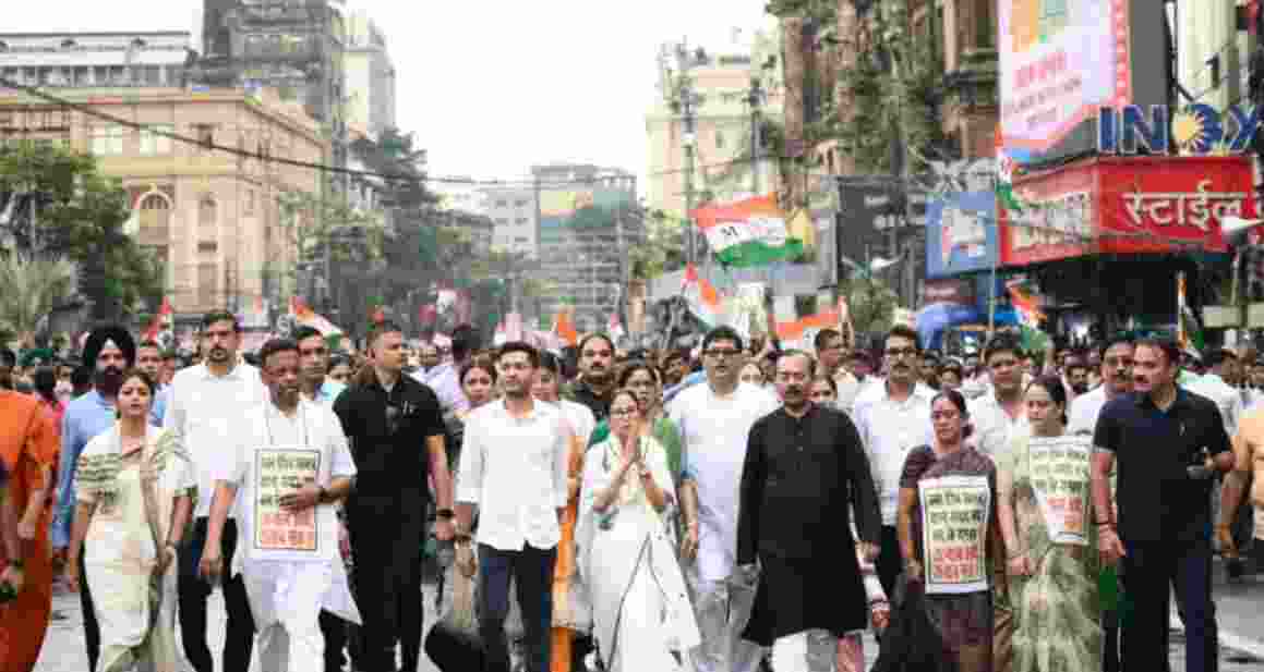 Mamata hits street over alleged targeting of Bengalis by Centre