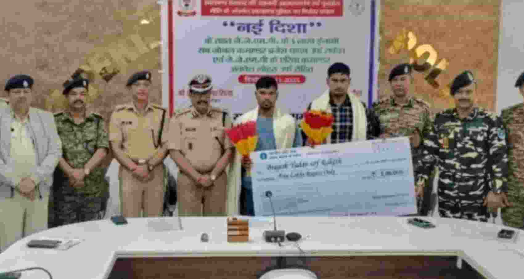 Two Maoist commanders surrender in Jharkhand