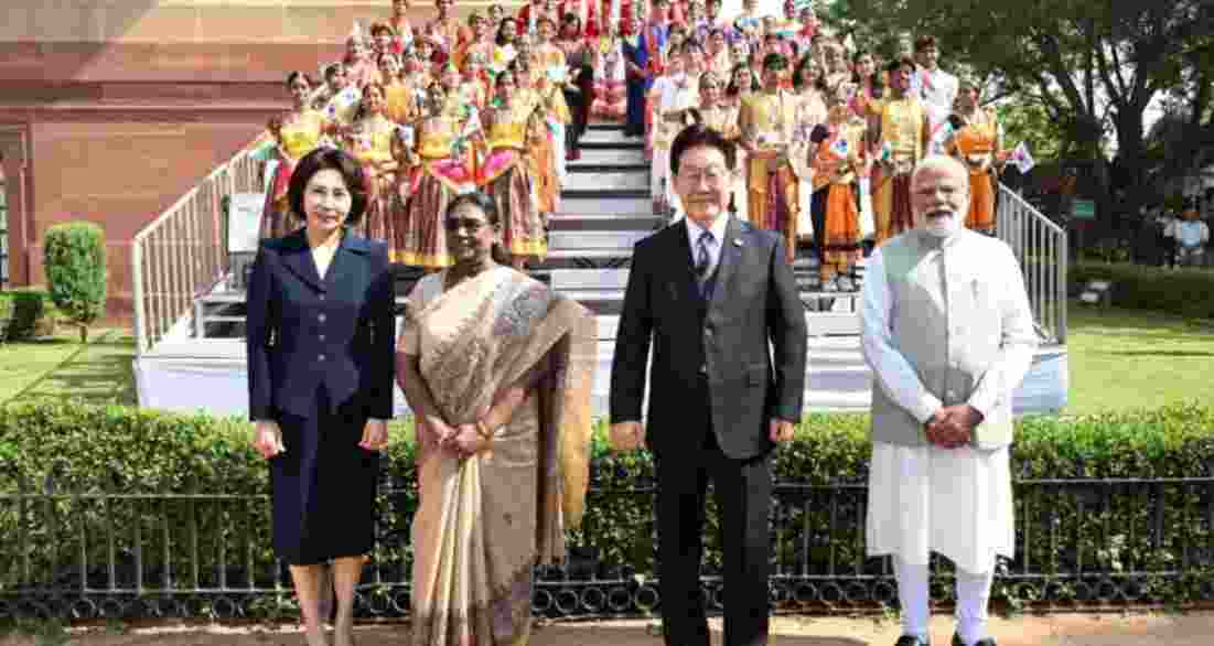 President Droupadi Murmu and Prime Minister Narendra Modi received the South Korean leader and First Lady Kim Hye-kyung as they commenced the official leg of their three-day state visit to the capital. 