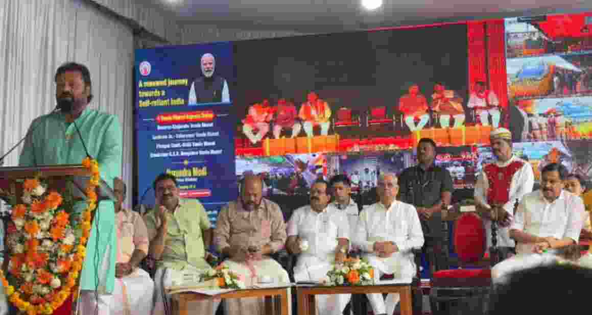 PM Modi flags off Ernakulam–Bengaluru Vande Bharat Express