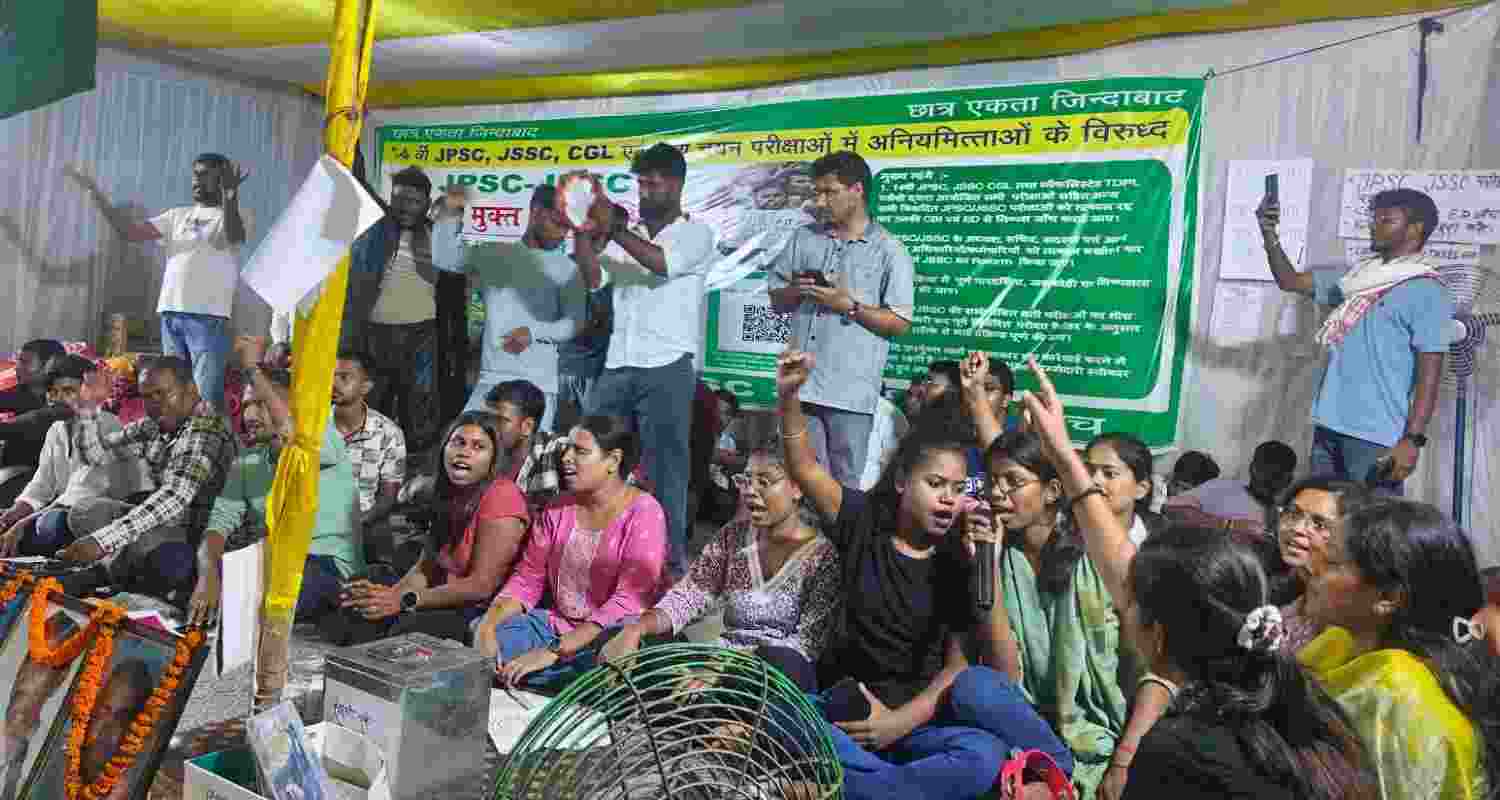 Jharkhand's JPSC-JSSC student protest intensified as the Reform Manch accused the government of trying to divide the movement amid pending talks.