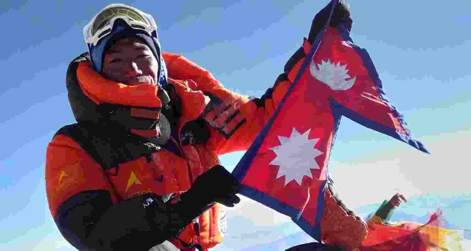 Sherpa Kami Rita scales Mount Everest for the 31st time
