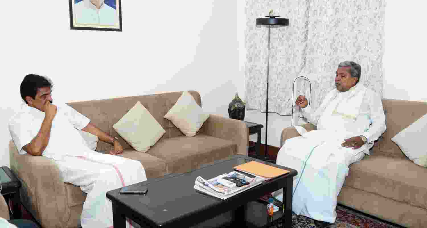 K'taka CM meets Venugopal in Delhi, discusses state, party issues
