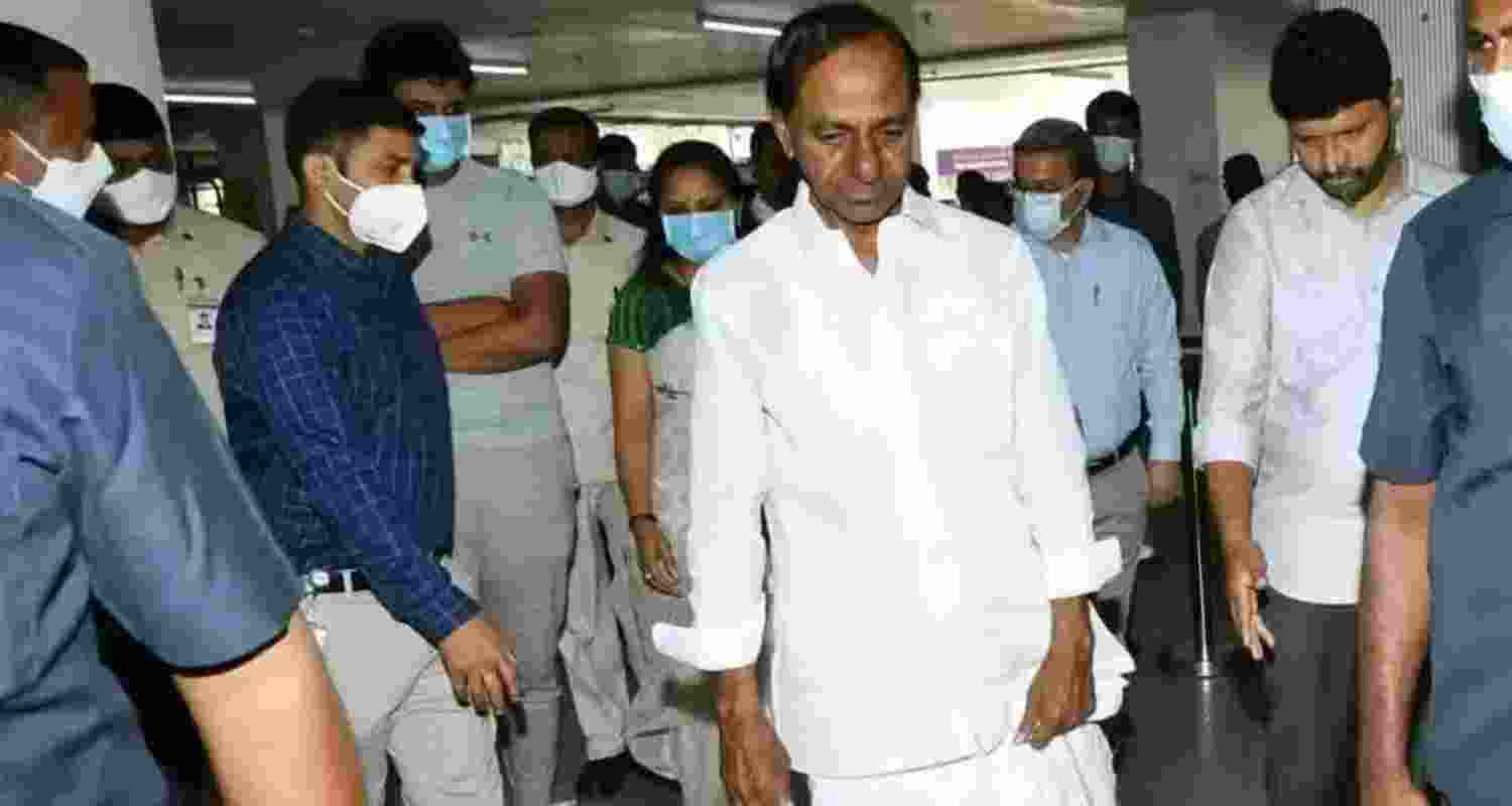 KCR undergoes health check-up, to remain in hospital for few days