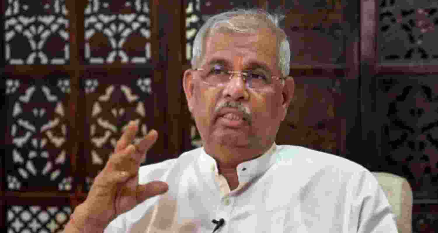 Kerala Guv takes dig at CPI over 'Bharat Mata' portrait issue