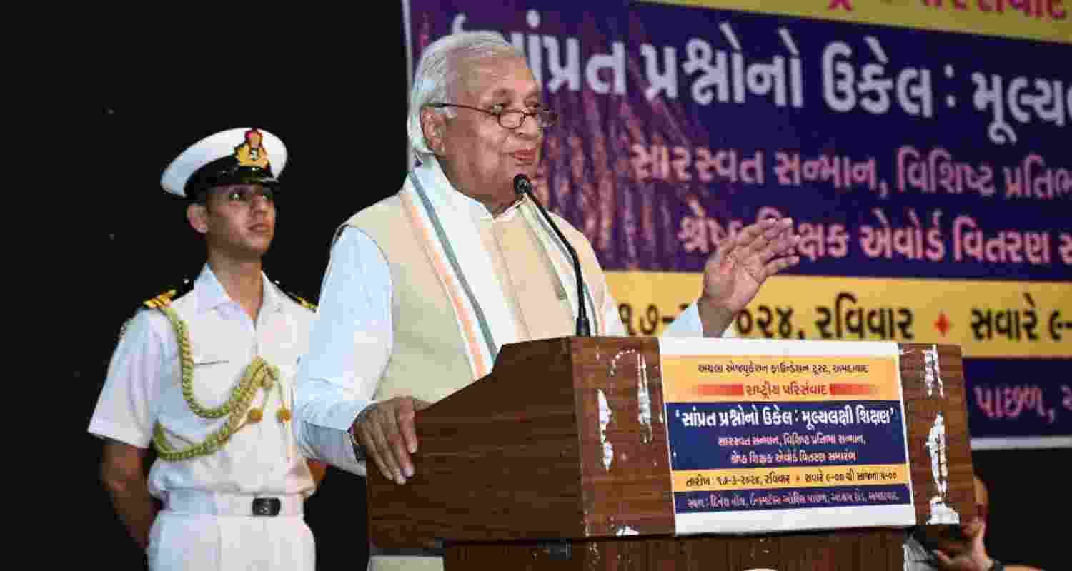 Kerala Governor Arif Mohammad Khan comments on Gujarat Univ incident.