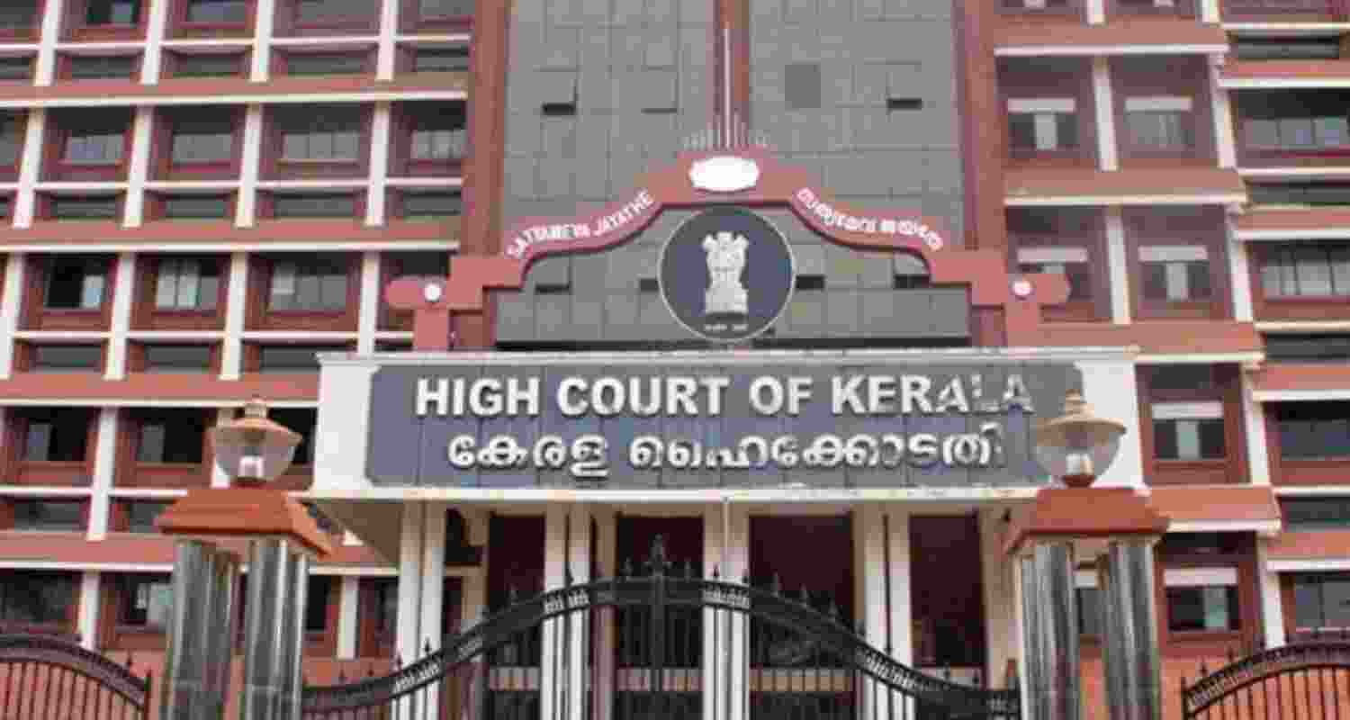 Munambam: HC stays order quashing appointment of Commission