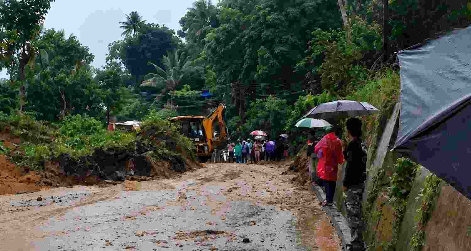 Four people died after extremely heavy rain triggered landslides in Kerala's southern districts, with rescue teams deployed as the weather system shifts north. Four people died after extremely heavy rain triggered landslides in Kerala's southern districts, with rescue teams deployed as the weather system shifts north.