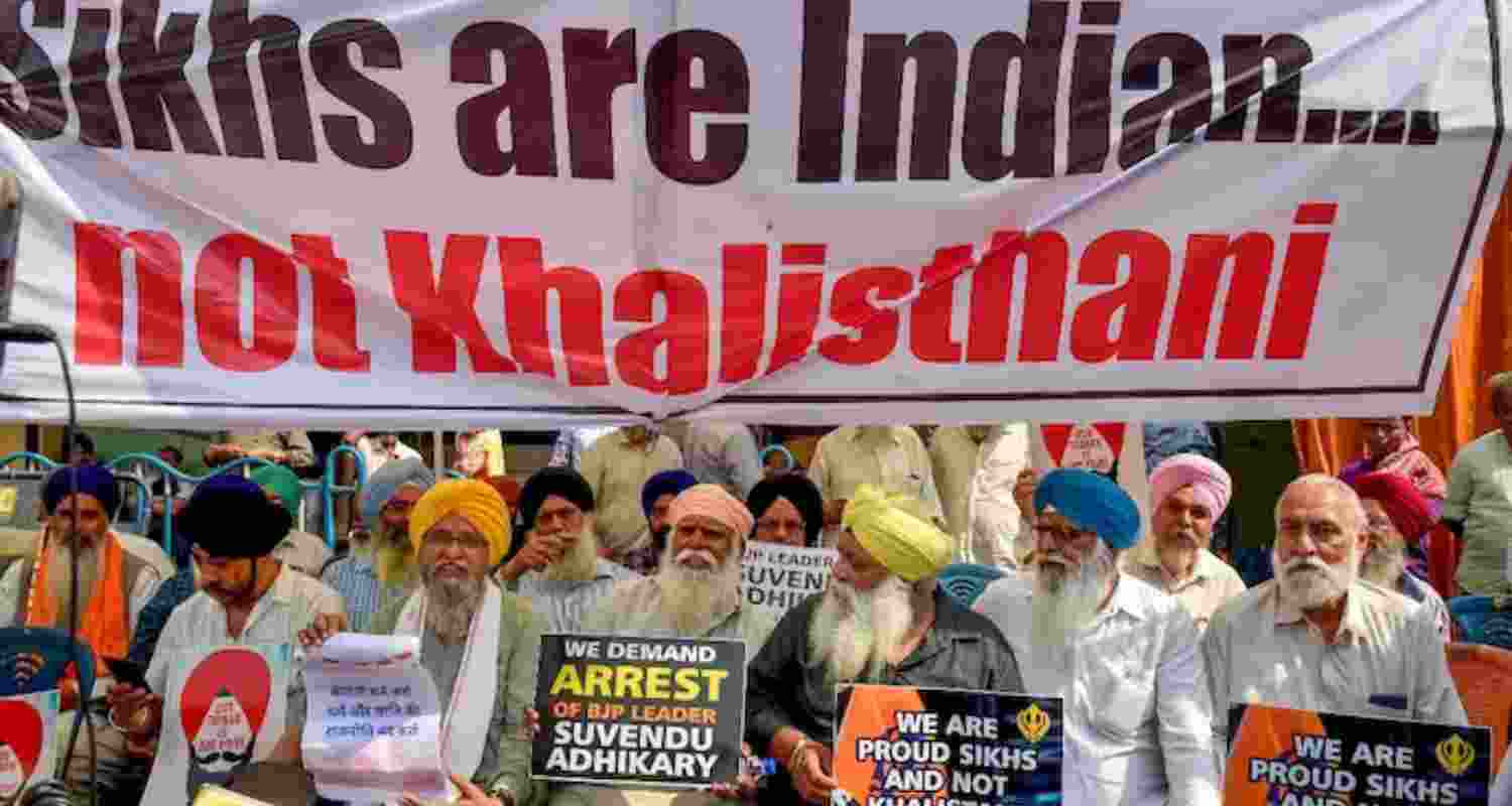 People from the Sikh community stage a protest in Kolkata amid 'Khalistani' slur row. 