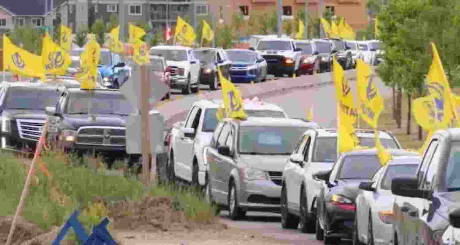 Viral videos show a large convoy of Khalistani extremists making their way to Calgary’s Municipal Plaza to hold the protests. 