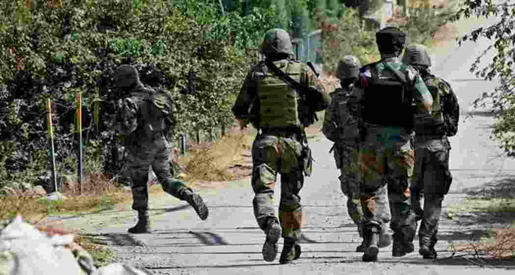  The Army’s White Knight Corps stated that security forces had established contact with terrorists in Sonnar village of Kishtwar during a routine search operation. 