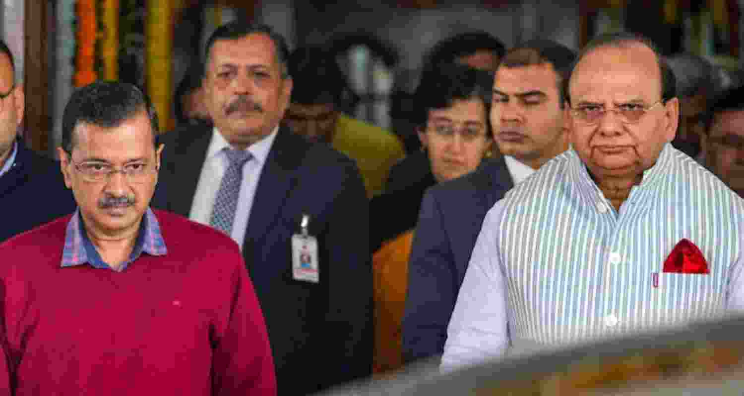 A file photo of Arvind Kejriwal and VK Saxena.