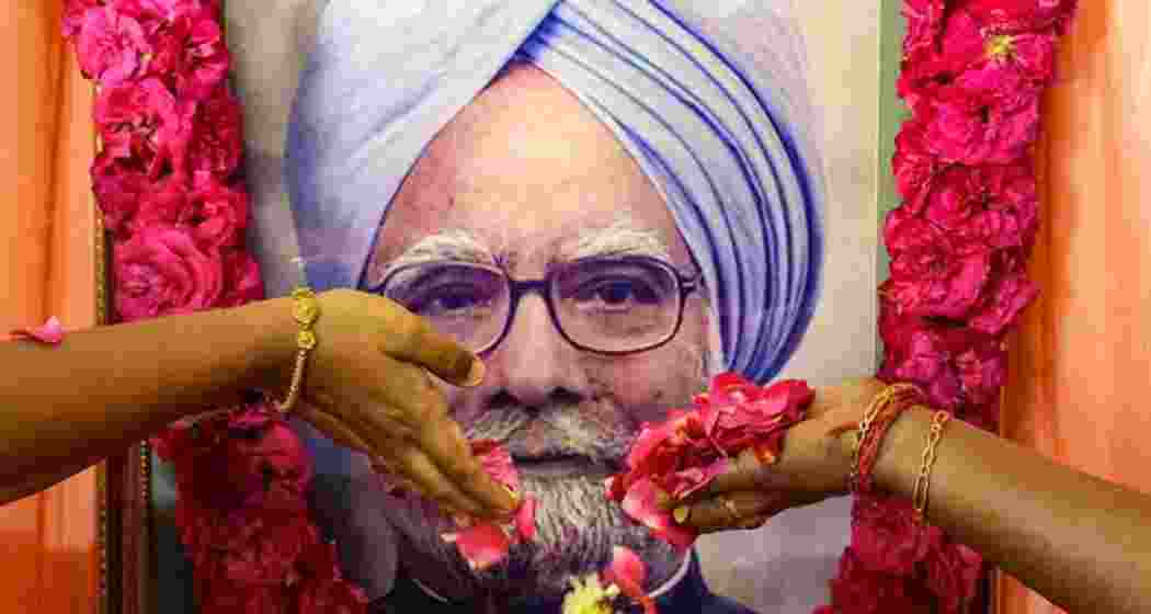 Tribute being paid to former Indian PM Manmohan Singh, who passed away on Thursday.