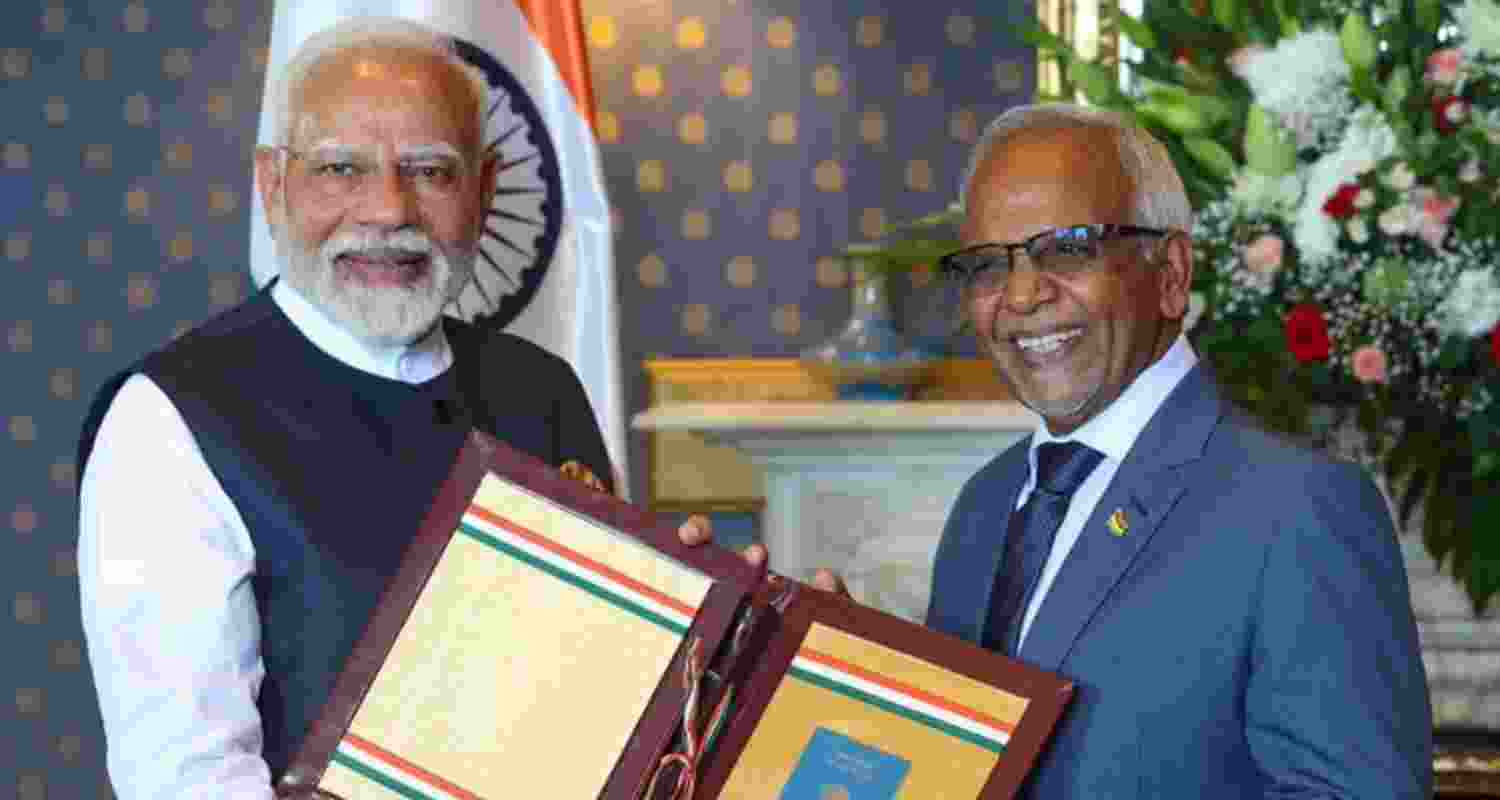 Indian Prime Minister Narendra Modi with Mauritius President Dharambeer Gokhool.