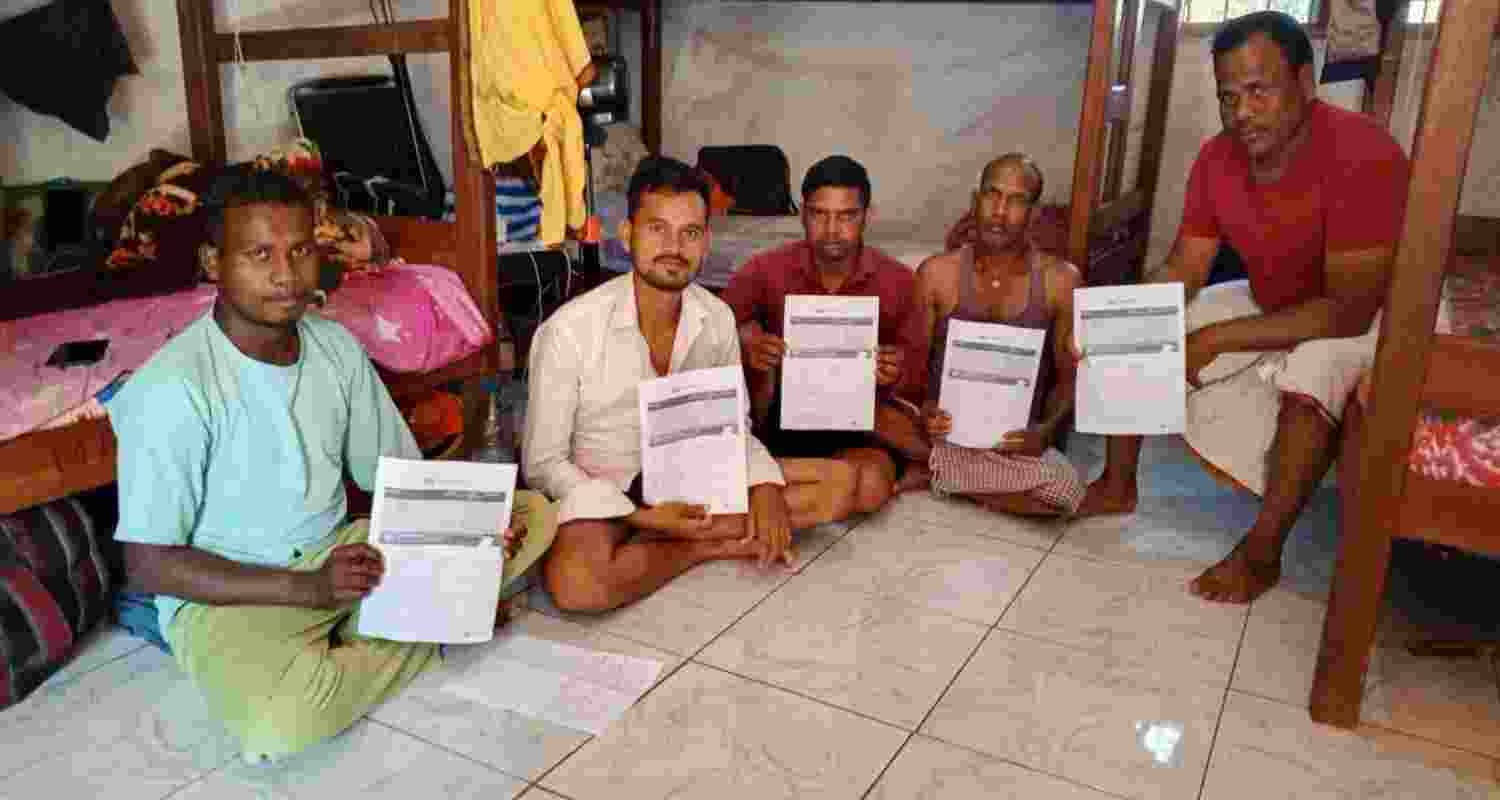 The stranded labourers include Sunil Mahato and Sukar Mahato from Unchaghana in Vishnugarh, Chandrashekhar Kumar from Kargalo, Deelon Mahato, and Dilchand Mahato from Dumri in Giridih district.