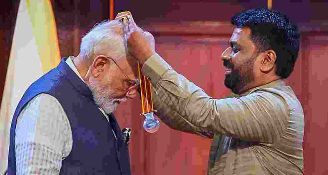 Sri Lankan President Anura Kumara Dissanayake confers the 'Sri Lanka Mitra Vibhushana' award on Prime Minister Narendra Modi during a ceremony at President's House, Colombo, on 5 April 2025.