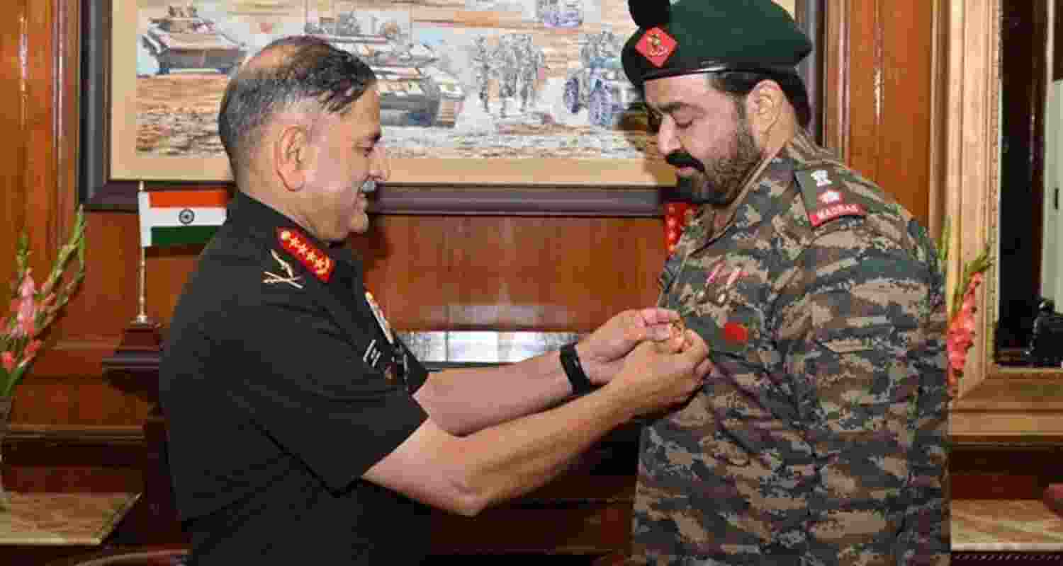 Malayalam superstar Mohanlal, a Lieutenant Colonel in the Territorial Army, receives commendation from Army Chief General Dwivedi. 